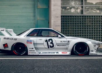 Liberty Walk Nissan Skyline R32