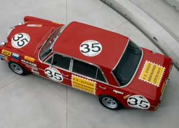 Rote Sau Mercedes-Benz