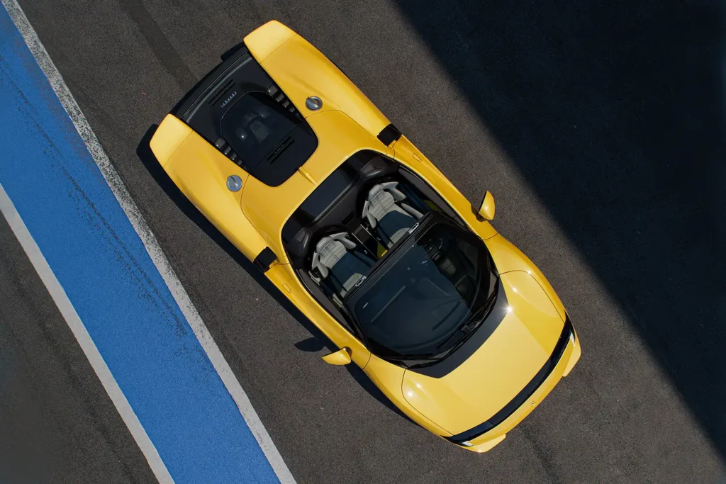 Insgesamt 1.050 PS, 50 mehr als beim SF90 Spider, halten den neuen 849 Testarosse Spider auf Trab