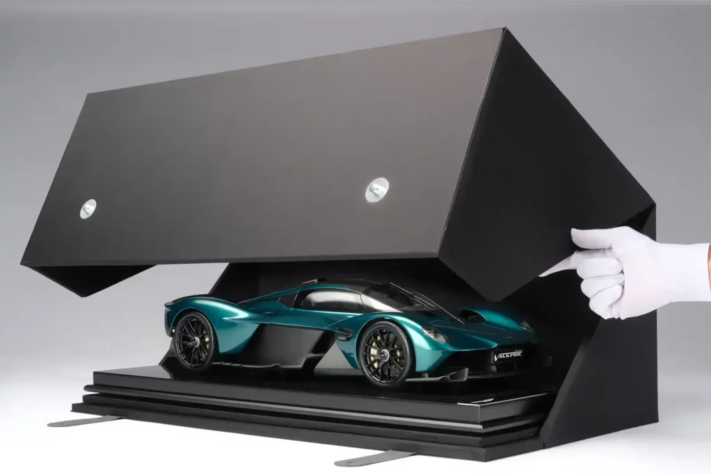 Vor Staub und Licht geschützt, gibt es für den Aston Martin Valkyrie eine spezielle Aufbewahrungsbox