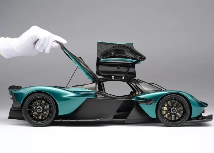 Amalgam Collection Aston Martin Valkyrie