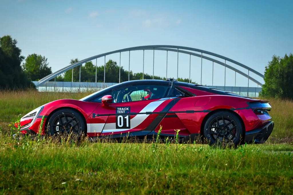 Am Steuer des U9 Xtreme saß bei der 472,41 km/h schnellen Weltrekordfahrt der Rennfahrer Marc Basseng