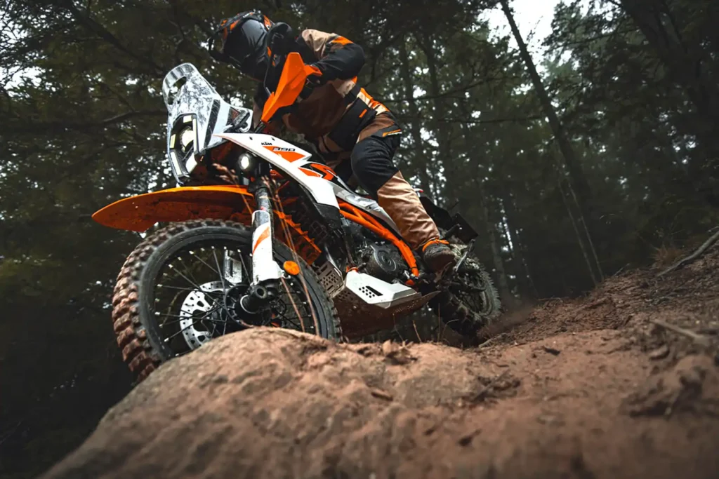 KTM bringt die 390 Adventure R mit auf die Messe in Mailand