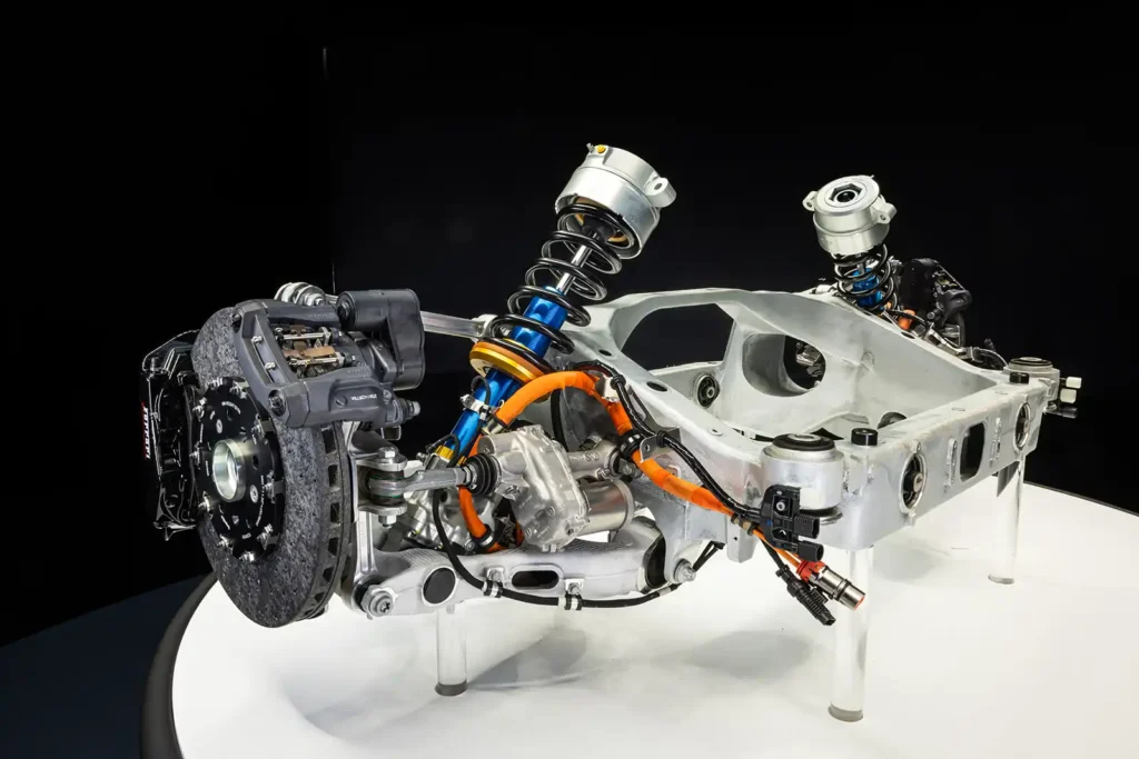 Die Achsen des Ferrari Elettrico, an denen die Elektromotoren angebracht sind