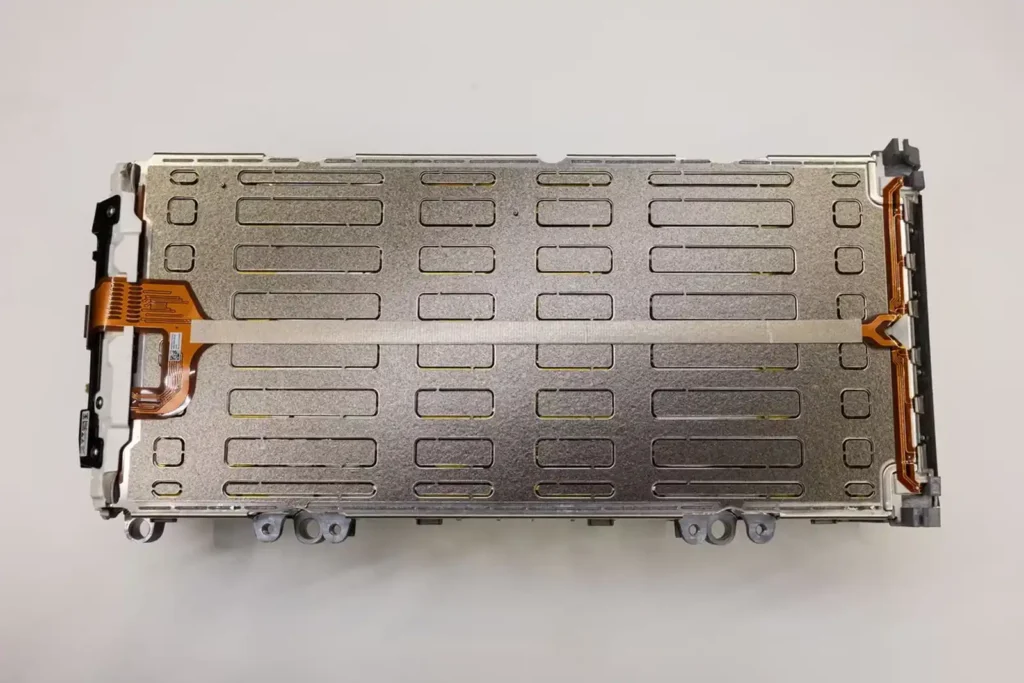 Das Herz des Elletrica, die Batterie mit 800 Volt, sie ist nicht nur Speicher, sondern trägt auch Gleichzeitig zur Steifigkeit des Elektroferrari bei