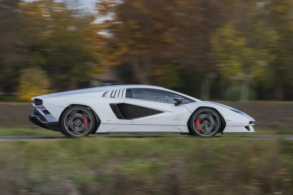 Der Lamborghini Countach LP 800-4 ist der schnellste serienmäßige Lamborghini der Welt