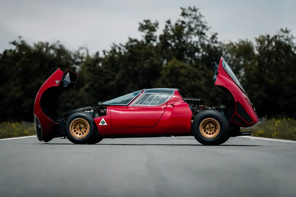 Der Alfa Romeo 33 Stradale, einer der seltensten Rennwagen auf der Straße, natürlich mit Straßenzulassung
