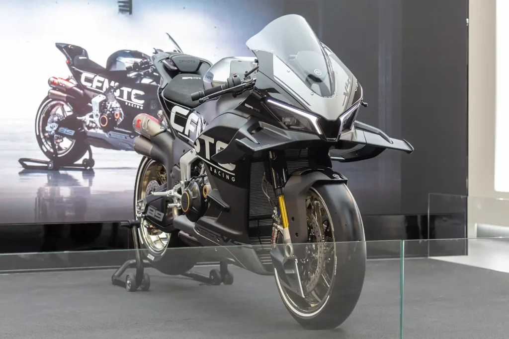 Eine aggressive Linienführung mit mächtigen Winglets sorgen bei der 1000 SR-RR für einen dynamischen Racing-Look