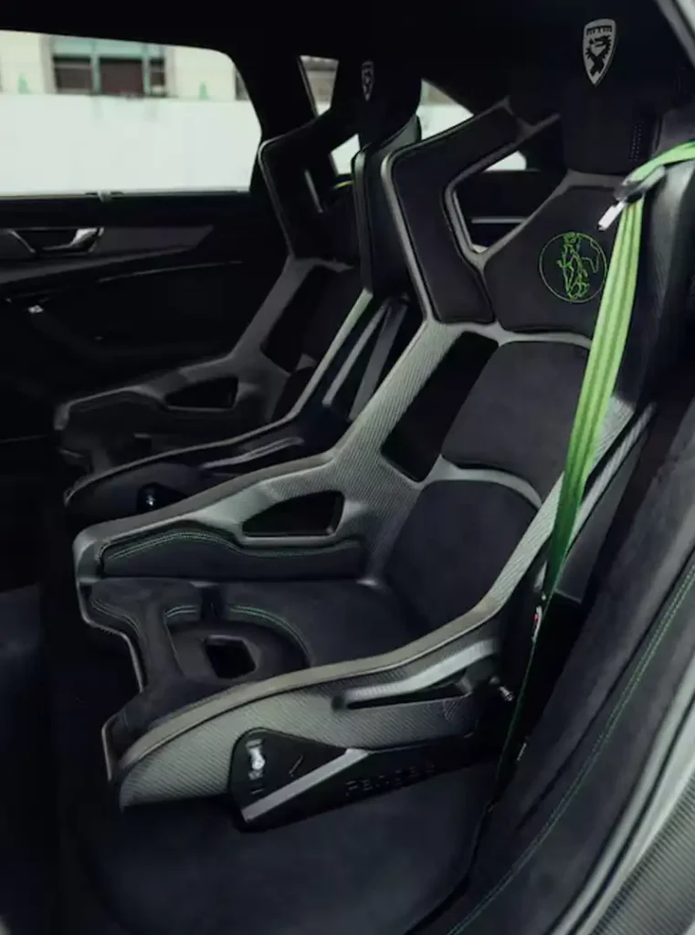 hinten sorgen auch für die Passagiere im Heck für sicheren halt in jeder Situation