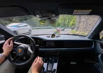 Verfolgungsjagd Porsche vs Yamaha vs BMW